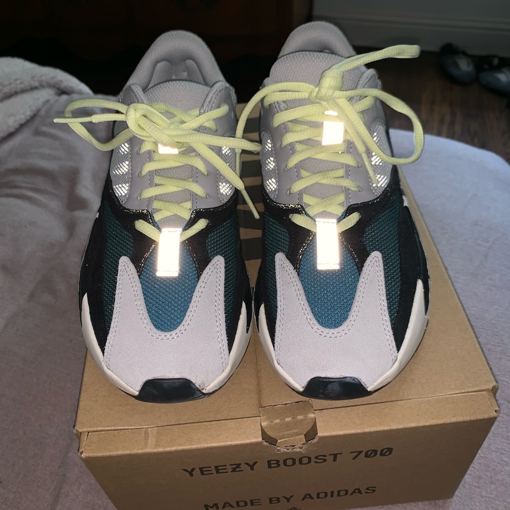 YEEZY WAVE RUNNER 700 ✨ PRICE IS FIRM ✨